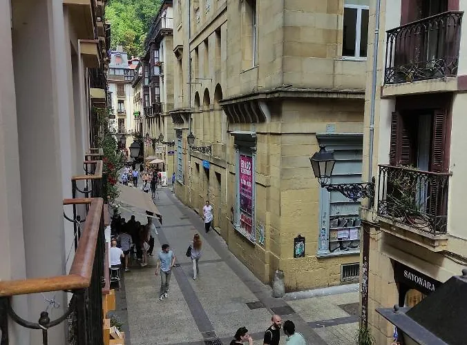 Guest house Alojadonosti