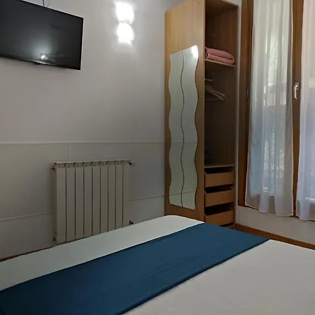 Alojadonosti Πανσιόν