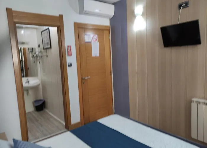 Alojadonosti Πανσιόν 3*